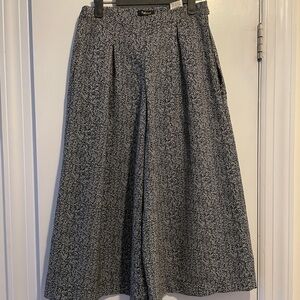 Chic Black and White Midi Skirt